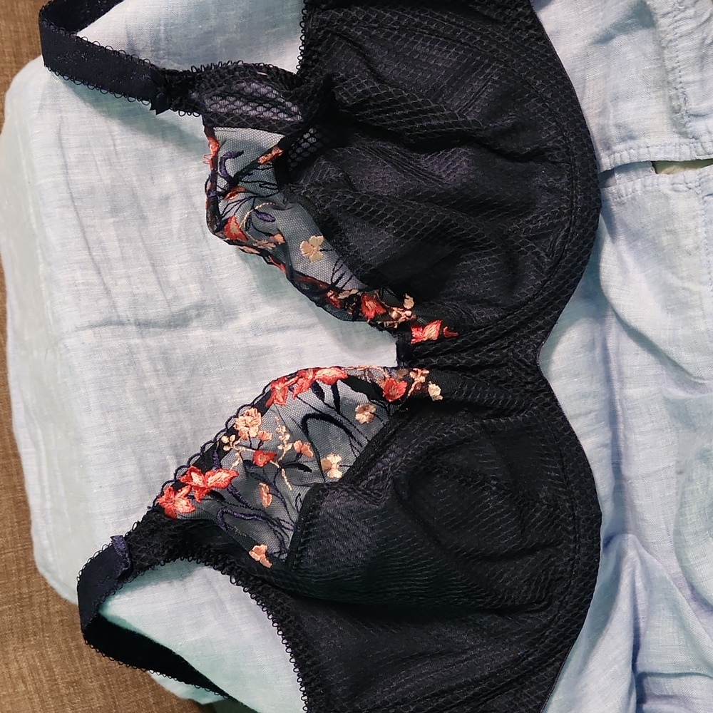 Gently used Elomi bra - UK 32GG/US 32J